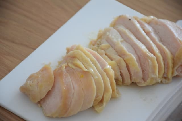 鶏胸肉のカロリーや糖質【ダイエットに向いているおすすめ商品】